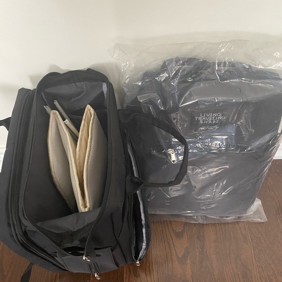 Baby diaper backpack with changing station - Picture 5 of 5